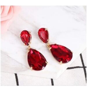 Glamorous Red Teardrop Earrings
